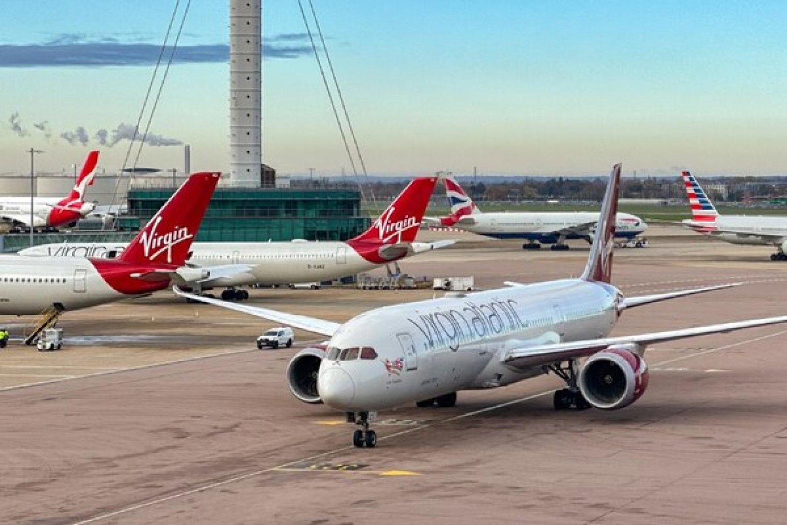 Virgin Atlantic British Airways Heathrow iStock-2117380879 (Credit: iStock)