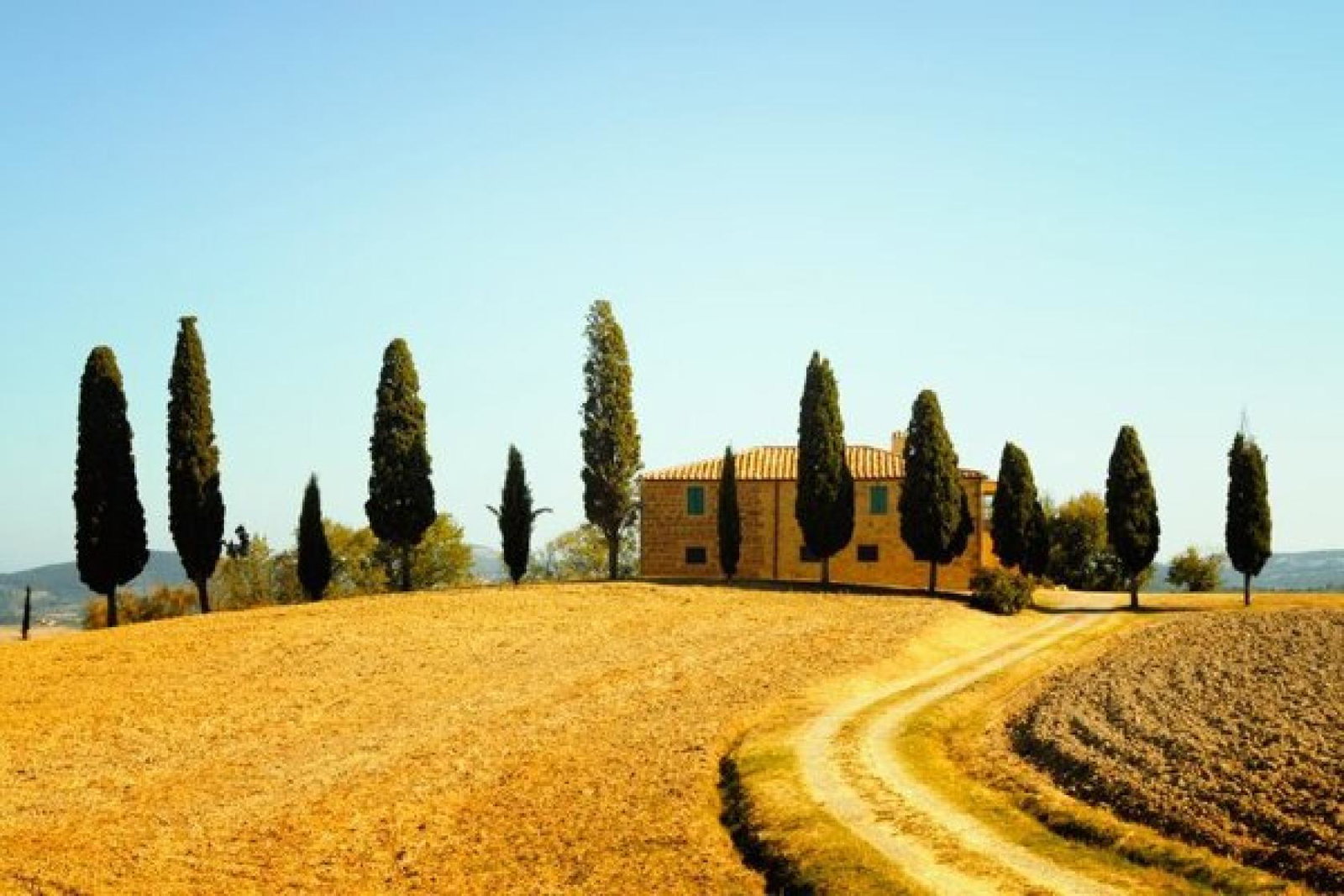 Villa, italy, tuscani, may24, (Credit: iStock)