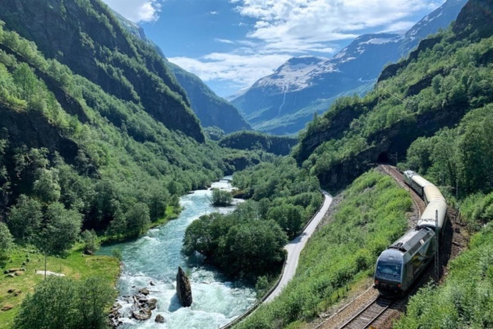 Not_in_the_Guidebooks_The-Flam-Railway-Flamsdalen-Oyvind-Heen-fjords.com (Credit: Not in the Guidebooks)