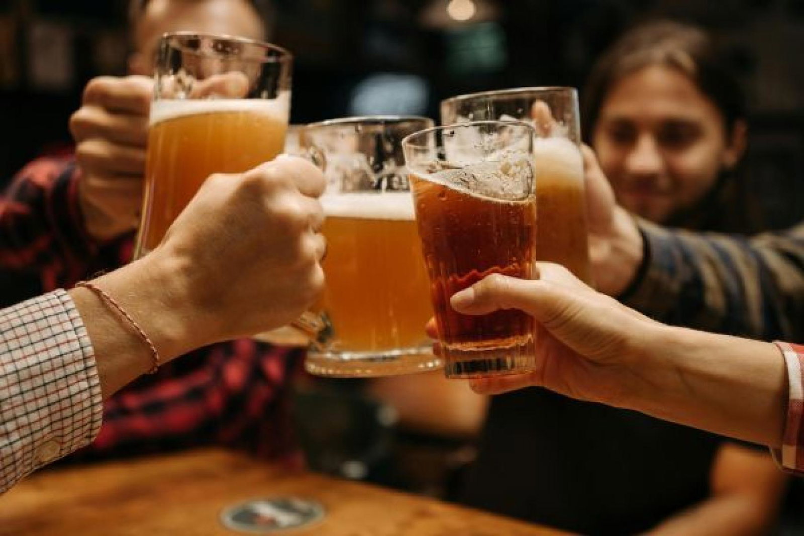 airport drinking beer alcohol HK August 2024 (Credit: Pavel Danilyuk / Pexels).jpg