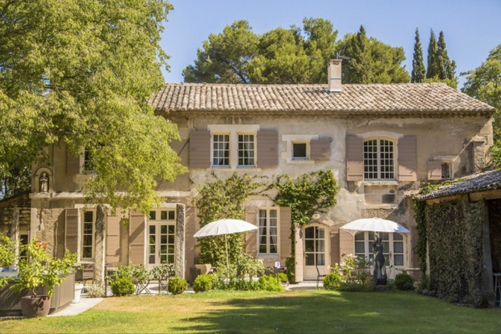 Oliver's Travels announces acquisition of Charming Houses