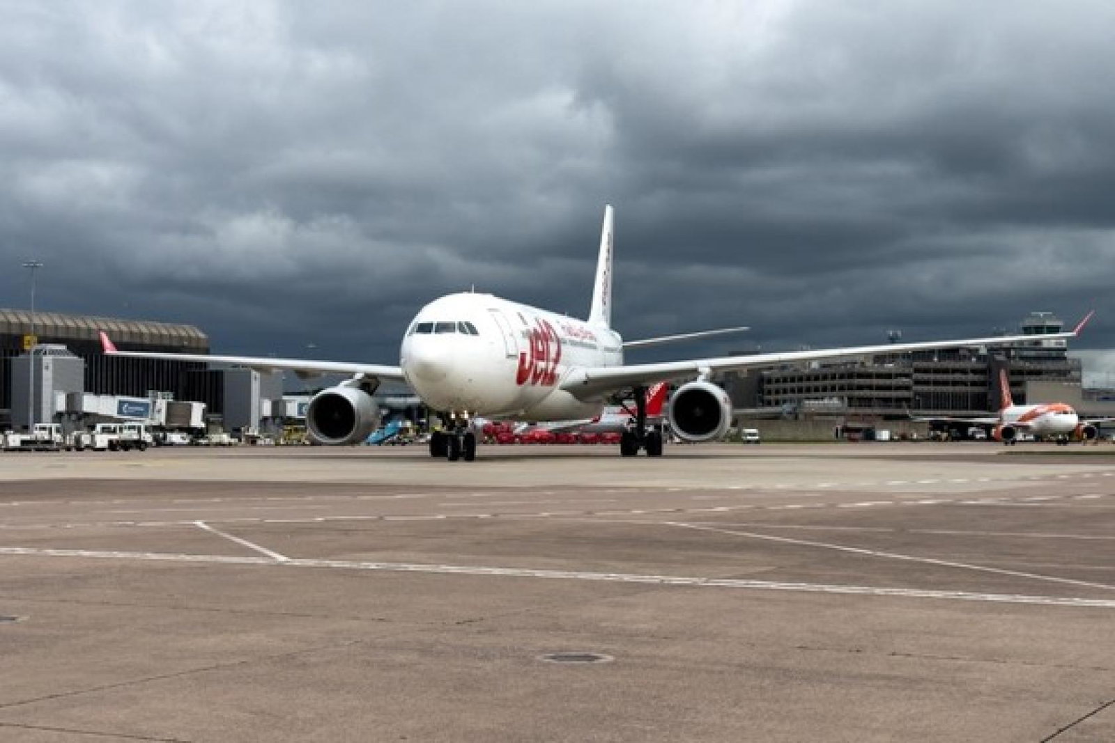 Jet2_manchester_airport_iStock-2162042377 (Credit: iStock / DiMagio)