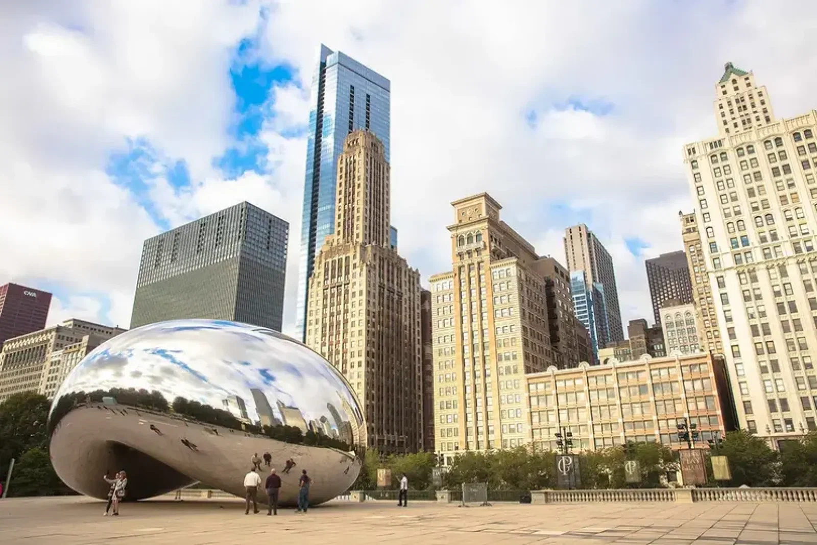 Gold Medal sales consultant Josephine Lucht joined a Brand USA MegaFam visiting Chicago, IL, which features on Route 66. Photo: Brand USA/VisittheUSA.com
