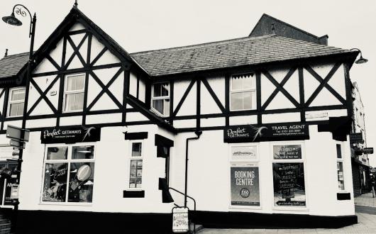 Neston Perfect Getaways Black and White