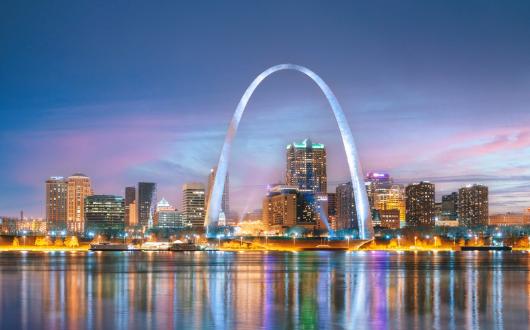 St Louis's gateway arch dominates the city's skyline