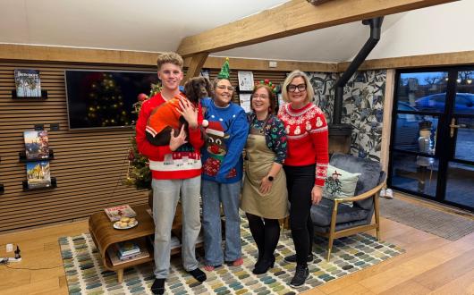 Gilly Bachelor Christmas video cast