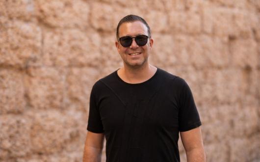 Smiling man in black t-shirt and black sunglasses 