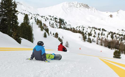 Snowboarders on the piste