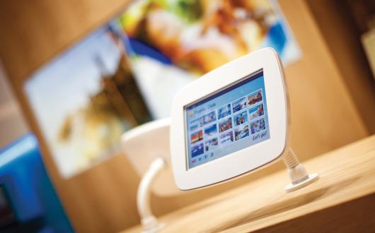 thomascook-conceptstore-tech.jpg