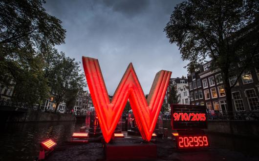 W_Sign_Amsterdam_Canal_01.jpg