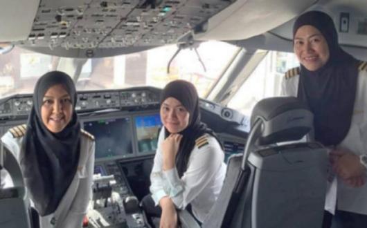 Royal_Brunei_pilots.jpg