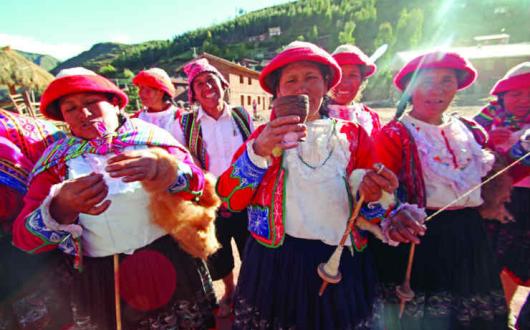 Peru Sacred Valley Womens Weaver Co-Op Group-Oana Dragan 2012-IMG2824 processed Lg RGB.jpg