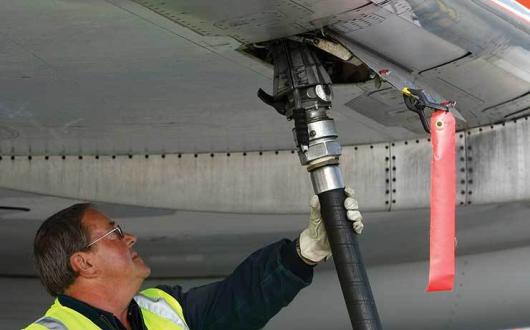 Refuelling aircraft iStock_000017562542_Large