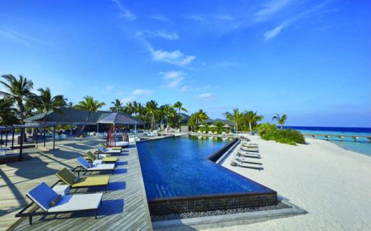 Amari_Havodda_Maldives_-_Pool.jpg