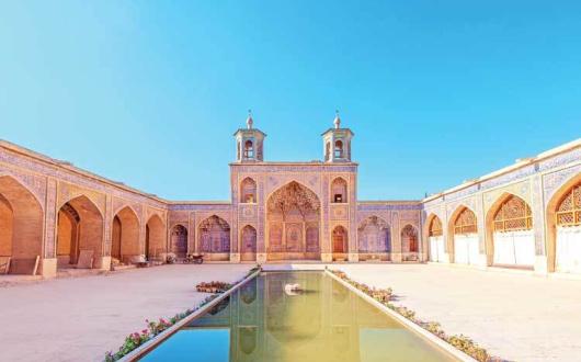 Nasir-al-Mulk-Mosque-in-Shiraz-(2).jpg