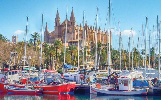 Palma de Mallorca cathedral iStock_34860374