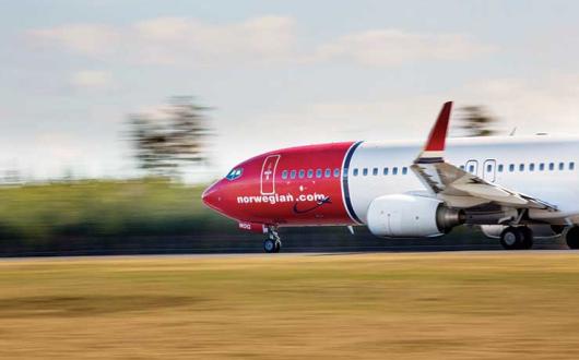 Norwegian Air jet taxiing