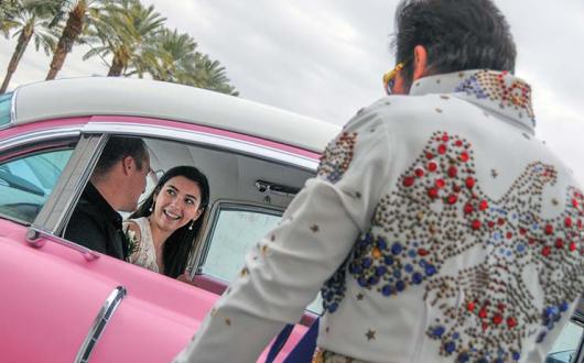 Attraction World Vegas wedding, Elvis