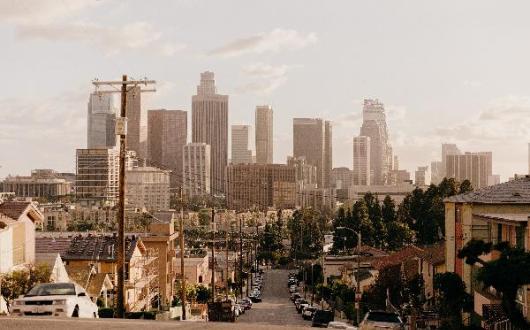 Los Angeles will see more American Airlines' services this summer (Dillon Shook/Unsplash)