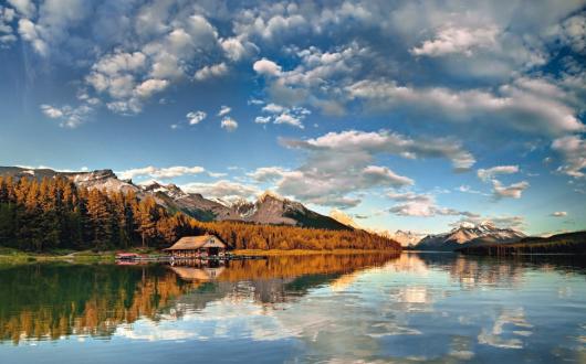 Kuoni Mountain Express Self-Drive Maligne Lake, Jasper National Park.jpg