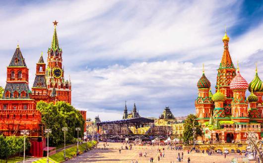 Collette - Red Square in Moscow_AdobeStock_168598282.jpg