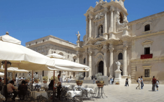 Ortigia-market-Sicily_METhumb.gif
