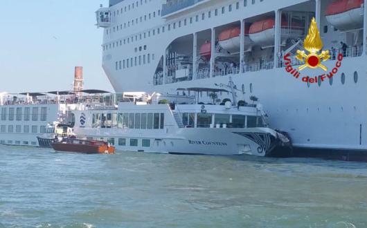Venice MSC Uniworld credit Vigili del Fuoco Twitter Web.jpg