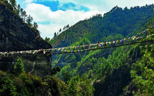 Nepal Phakding Hiking Suspension Bridge - T4A6414 Lg RGB.jpg