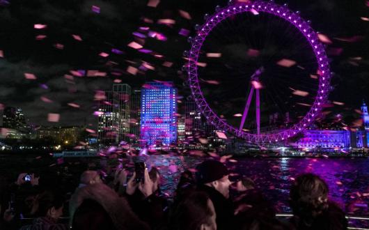 London Eye lit up with Lastminute.com's branding