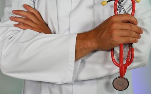 NHS staff can travel for free on Edwards Coaches (Credit: Online Marketing/Unsplash)