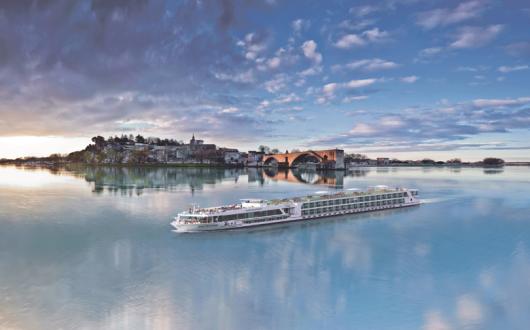 Scenic Sapphire passes through Avignon