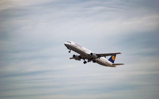 Lufthansa hopes to operate 100% Covid-free flights (Credit: Tim Dennert / Unsplash)