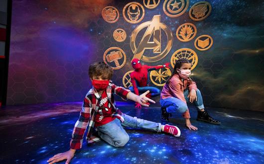 Disney’s Hotel New York – The Art of Marvel features a Super Hero Station, where guests can take selfies with Spider-Man