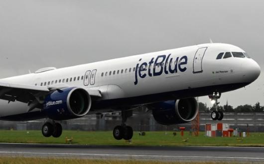 JetBlue arrives Heathrow