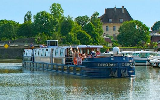 New for 2023 is a seven-day hotel barge cruise from Paris to Sens onboard Deborah