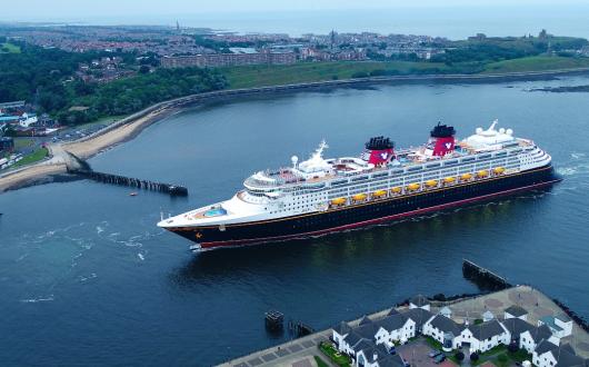 Disney_Magic_in_Port_of_Tyne_.jpg