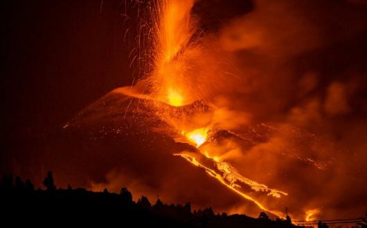Eruptions by the Spanish island’s Cumbre Vieja volcano continue (Credit: iStock)