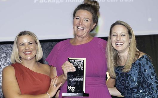 Jo Shayler (middle) collects her award at the Travel Industry Awards by TTG