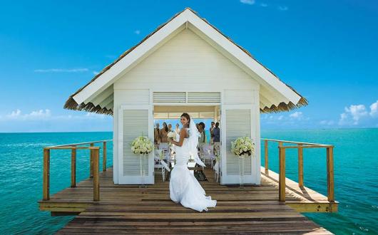 The latest wedding and honeymoon trends to tap into