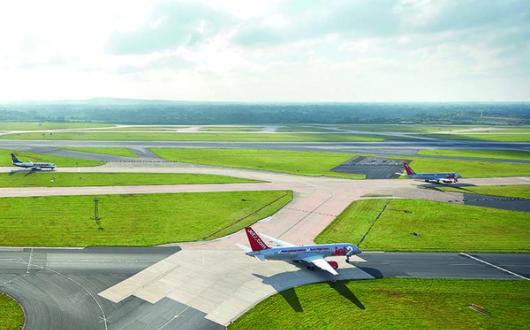 Manchester airport launches two-year apprenticeship scheme