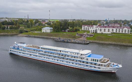 Riviera_Travel_-_MS_Rossia.jpg