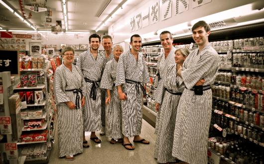 Tour_group_in_konbini_in_yukatas_-_InsideJapan.jpg