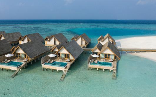 Water_Villa_with_Pool_Emerald_Faarufushi_1.jpg