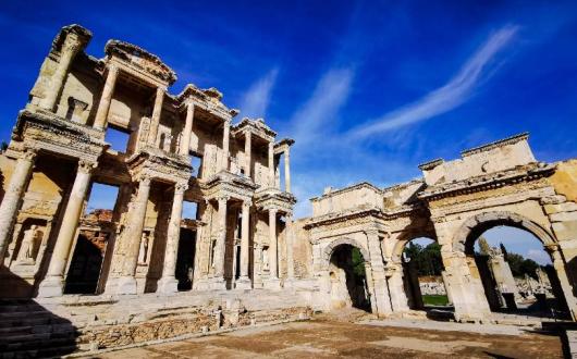  Guests can explore the ancient city of Ephesus in Turkey with Geoffrey Kent. Credit: Mehmet Turgut Kirkgoz/Unsplash