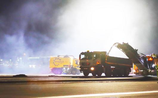 Runway_Resurfacing_London_Gatwick_Airport_mid_res1.jpg