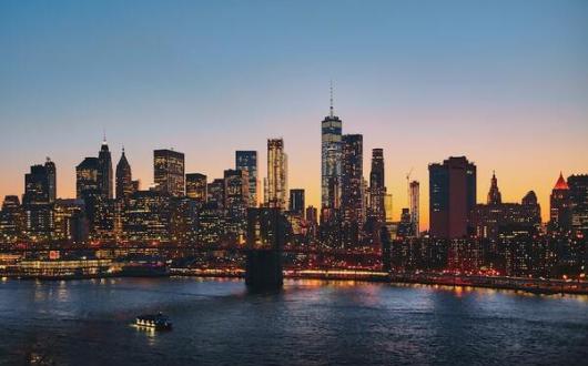 New York City skyline at night C: Luca Bravo, Unsplash