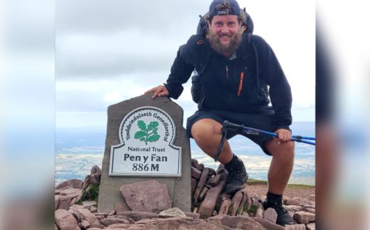 Pen_Y_Fan_Brecon_Beacon_national_parks_highest_point_August.jpg
