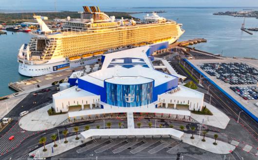 Royal_Caribbean_Allure_of_the_Seas_Galveston_port.jpg