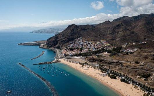 Storm Oscar triggers Canary Islands flood and wind warning