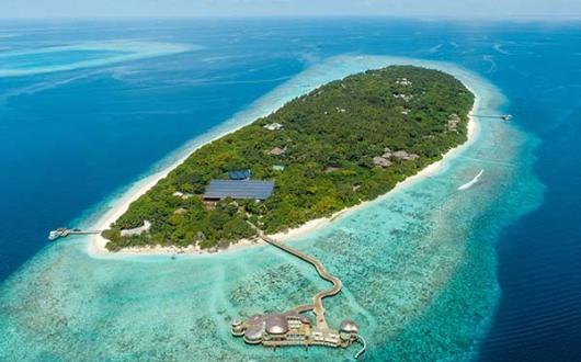 WEBSoneva_Fushi_-_Island_View_with_Solar_Panels_METhumb.jpg